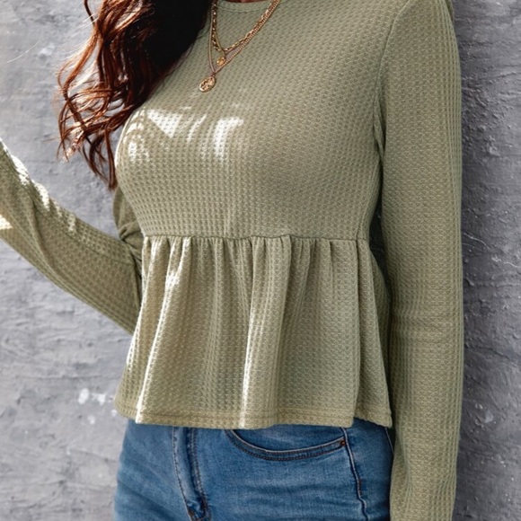 Ruffle Hem Tee 🌺 - Picture 5 of 6